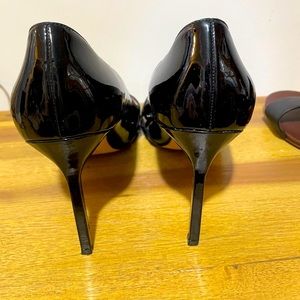 Selling a pair of Manolo Blahnik